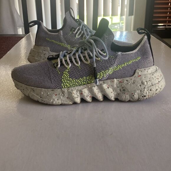 NIKE Space Hippie 01 Gray Volt CQ3986-002 Men’s Sneakers Size 8.5 - Picture 3 of 9